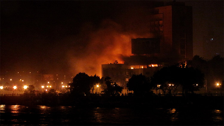 Napoli, incendio a Posillipo Bagnoli