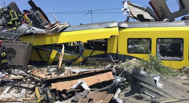 Incidente a Bari scontro tra due treni