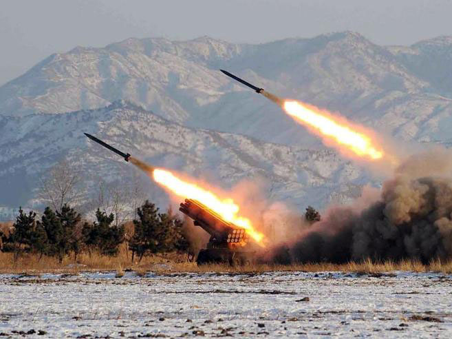 Corea del Nord, lancia due missili contro il Giappone
