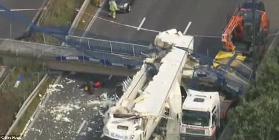 Regno Unito: un ponte crolla dopo a causa di un camion