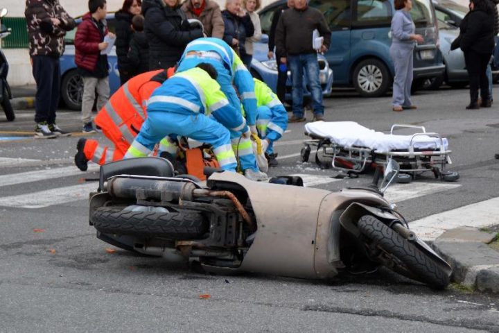 Incidente stradale a Castellammare: diversi feriti e una vittima