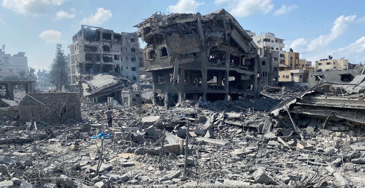 Gaza City, crolla un palazzo danneggiato dalla guerra: almeno 19 morti